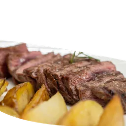 Tagliata di carne di manzo scottona cotta alla griglia servita a fette con patate al forno